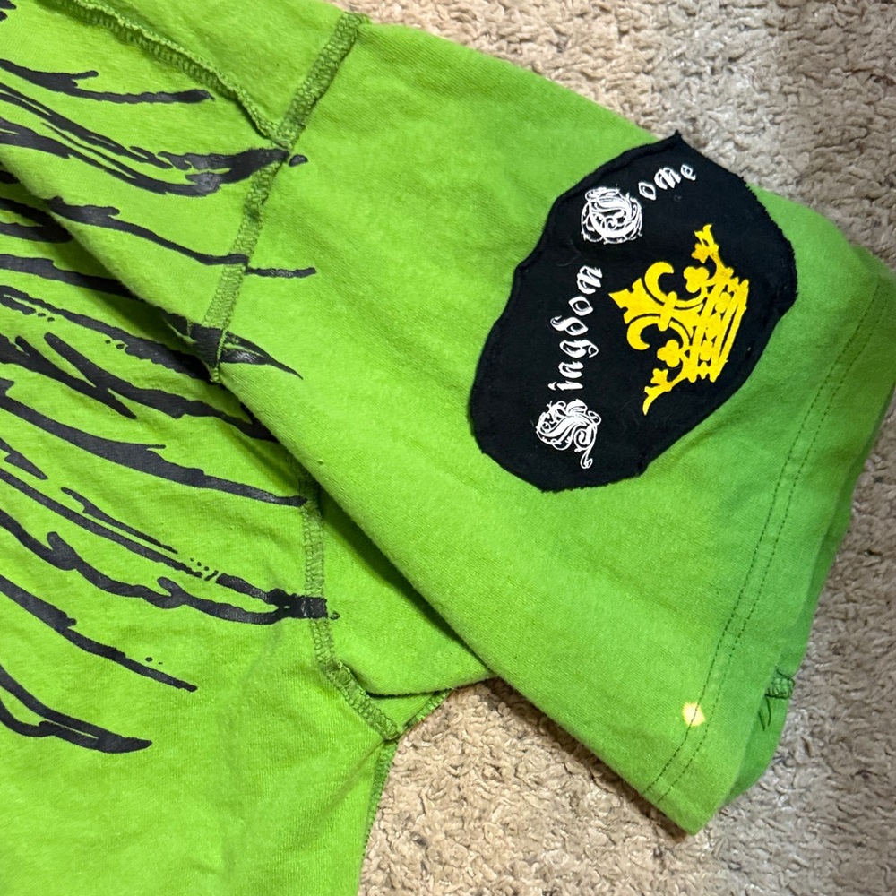 Y2K Give me face Green Graphic T-Shirt with vintage Design - Picture 8 of 8